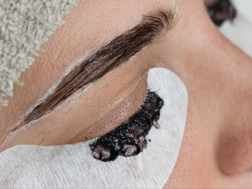 رنگ کردن مژه و ابرو در خانه